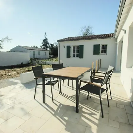 Maison Plain-pied Avec Jardin Pour 6 Personnes, Proche - Fr-1-835-11