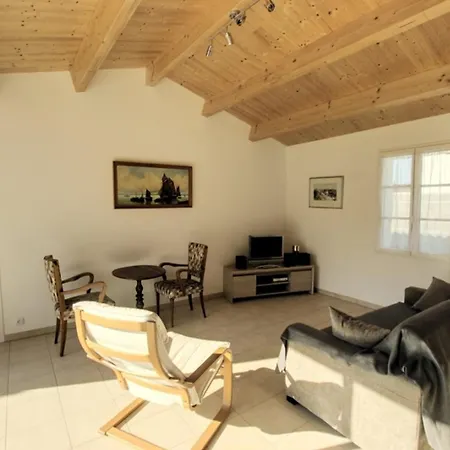 Maison Plain-pied Avec Jardin Pour 6 Personnes, Proche - Fr-1-835-11 * La Couarde-sur-Mer