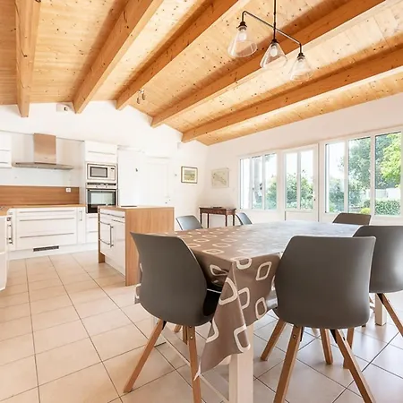 Holiday home Maison Plain-pied Avec Jardin Pour 6 Personnes, Proche - Fr-1-835-11 *